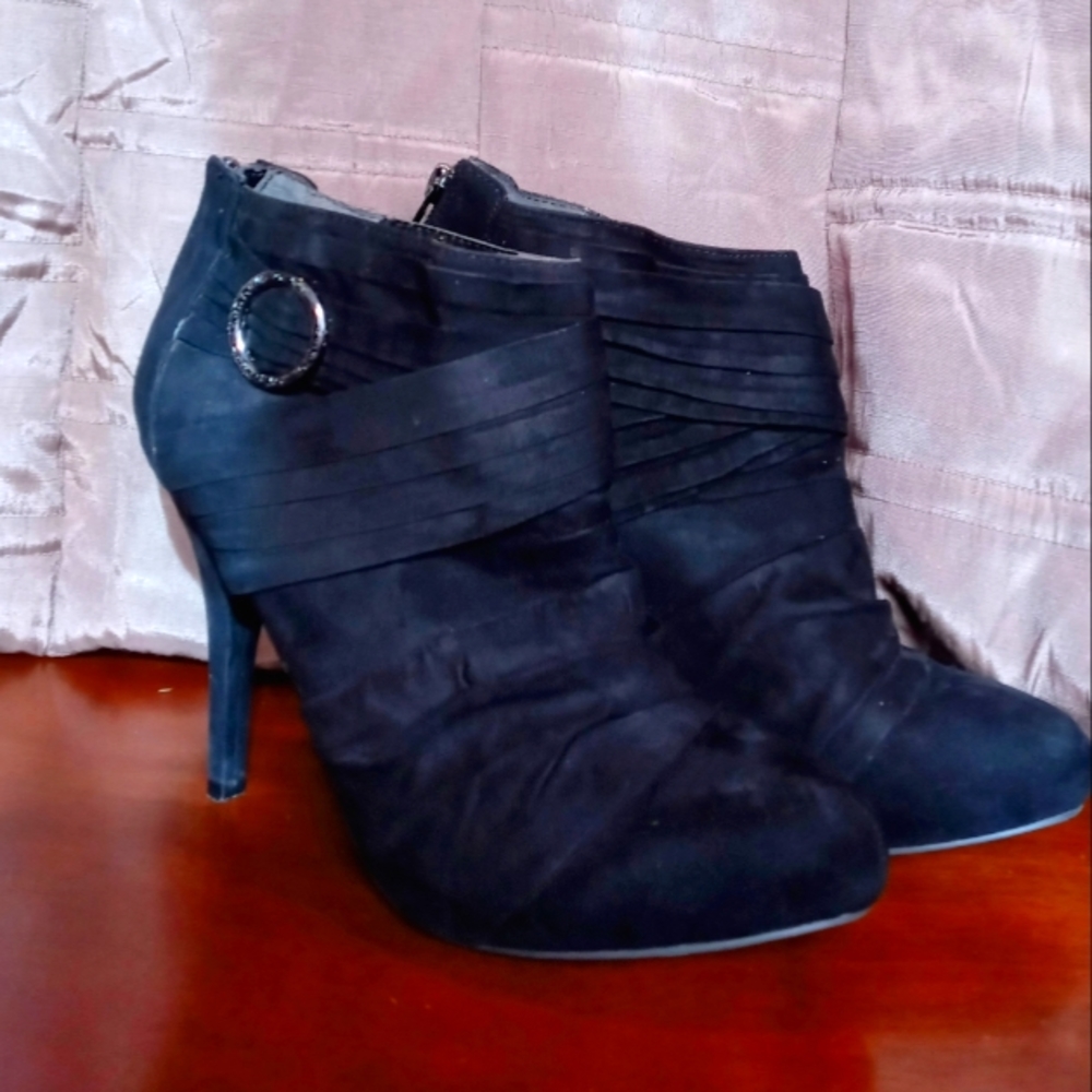 Guess boots